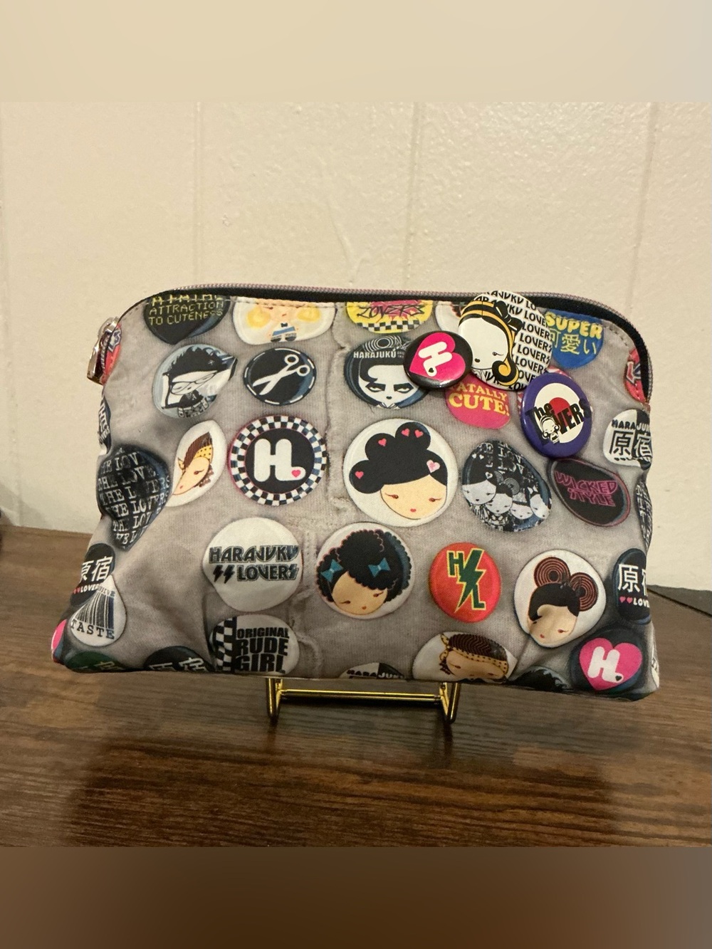 A rare Vintage Harajuku Lovers Zip Cosmetic Makeup Case W/original Pins